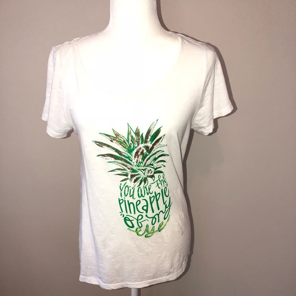 crown & ivy Tops - Crown &Ivy white  T-shirt with print